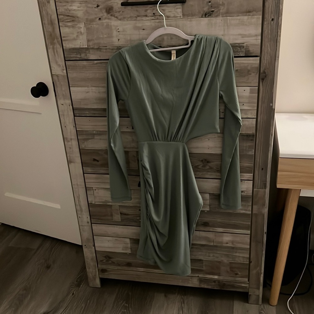 Vici S green side cutout dress new with tags